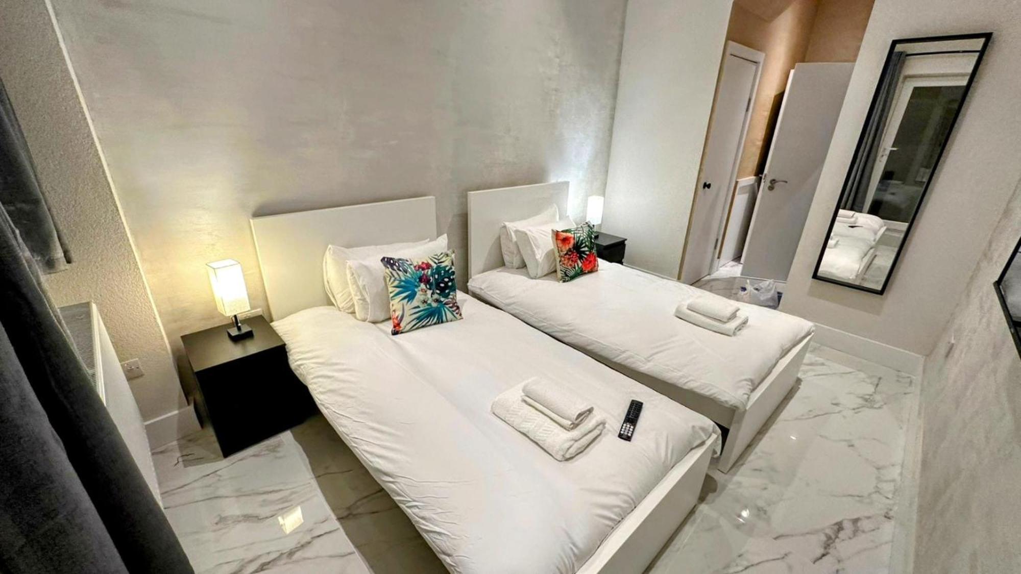 Luxury Fulham 3 Bedroom Garden House ロンドン エクステリア 写真